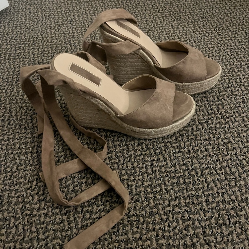 FOREVER 21 tan suede espadrille wedges